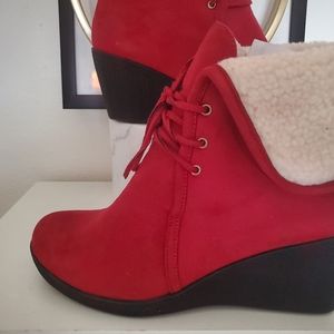 Women's Red Winter booties Brand: Ann Creek